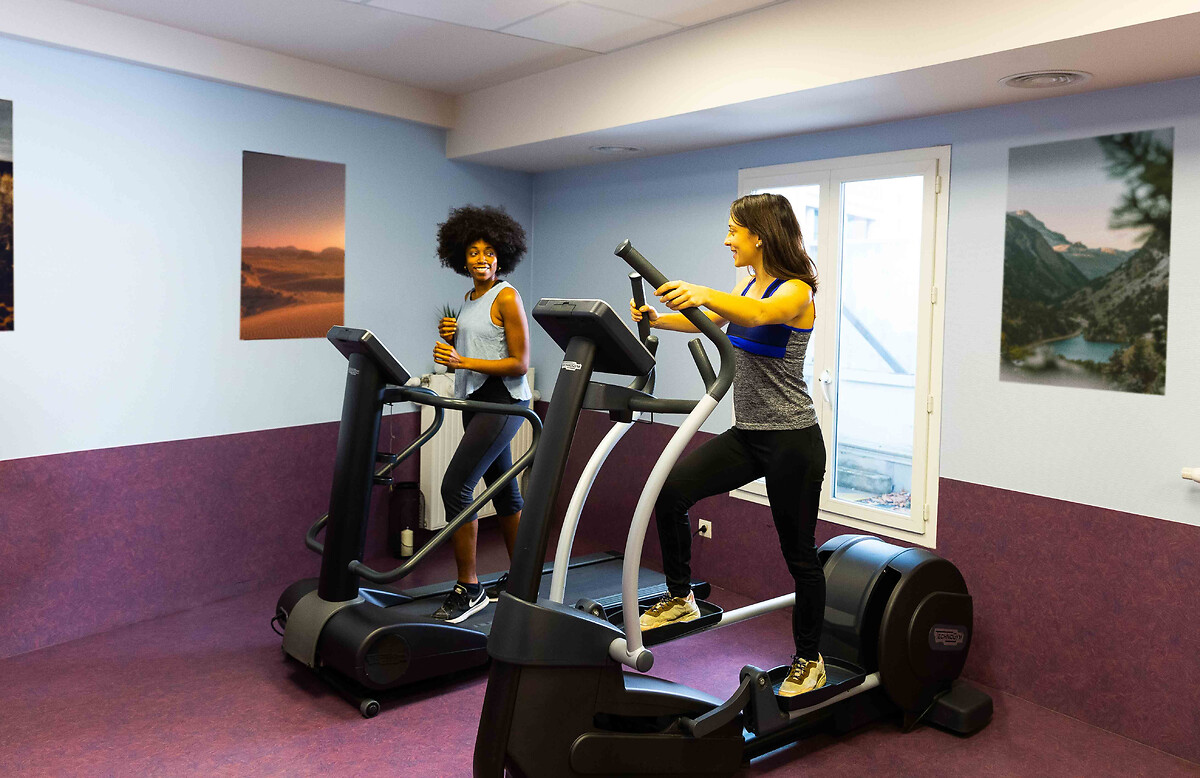 Equipped fitness room of the student residence Cite Cinma Paris St Denis