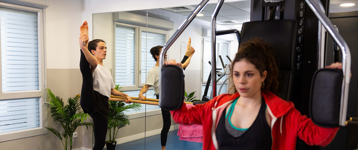 Sport in the fitness room of the residence for students and young professionals Paris La Defense Grande Arche