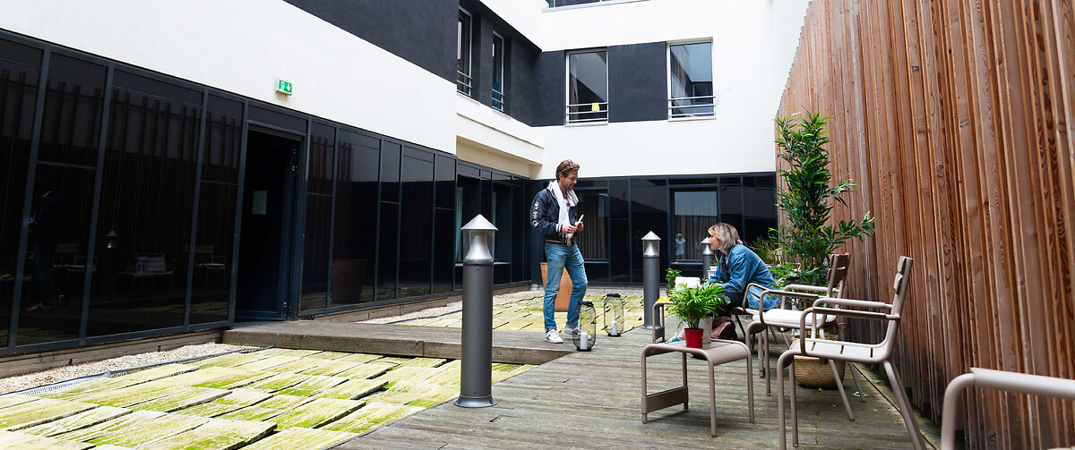 Exterior spaces of the young professionals and student residence Paris 15 Lecourbe