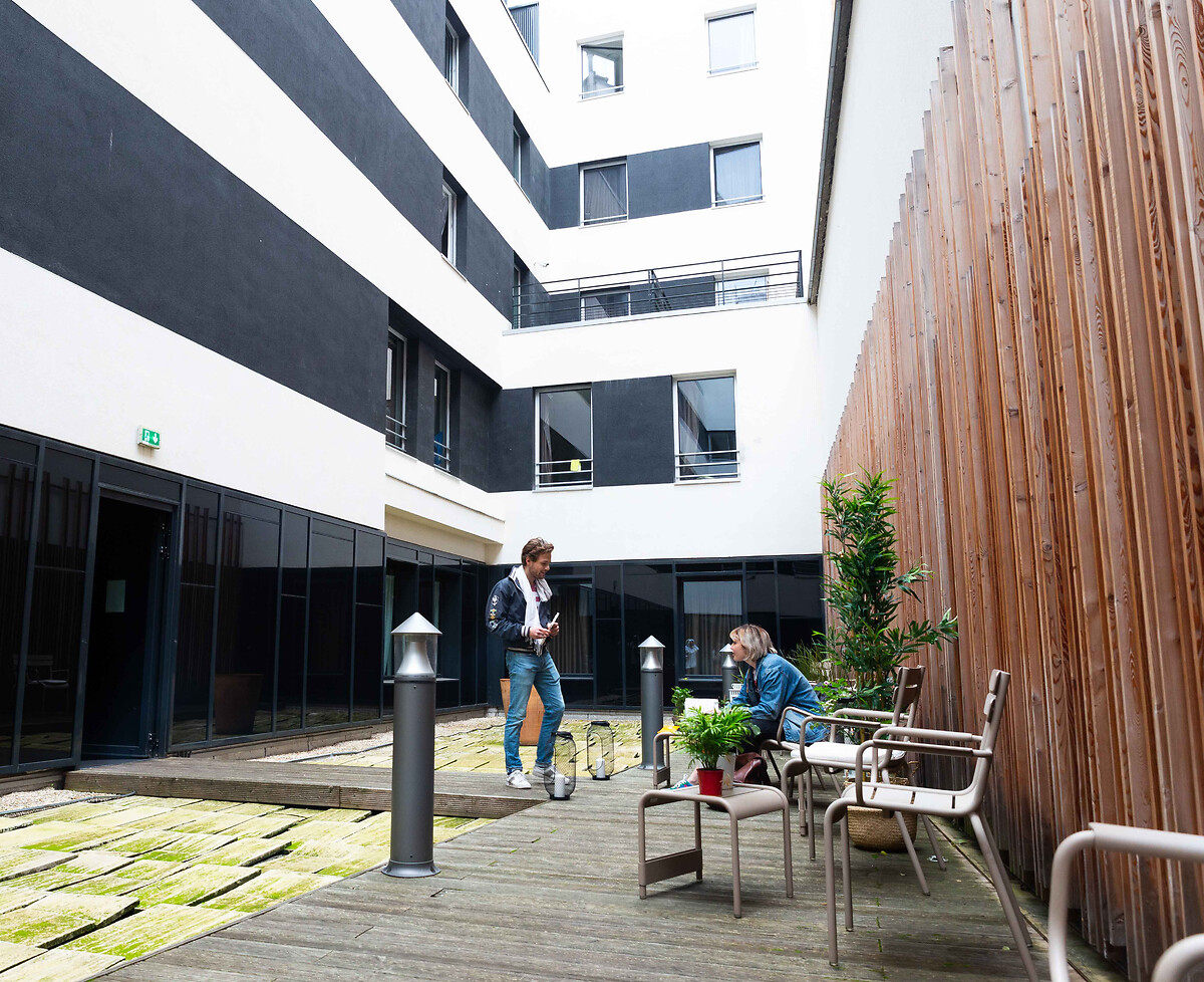 Exterior spaces of the residence for students and young professionals Paris 15 Lecourbe