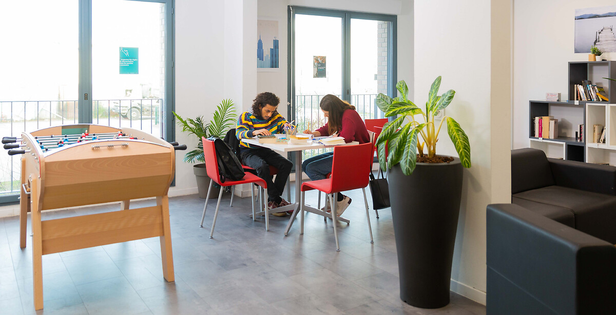 Lounge avec espace jeux à la résidence pour étudiants et jeunes actifs Bordeaux Bassins à Flots