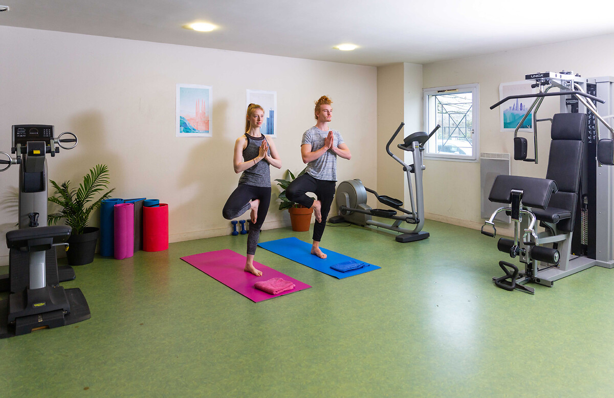 Yoga class in the fitness room of the residence for students and young professionals Talence Centre
