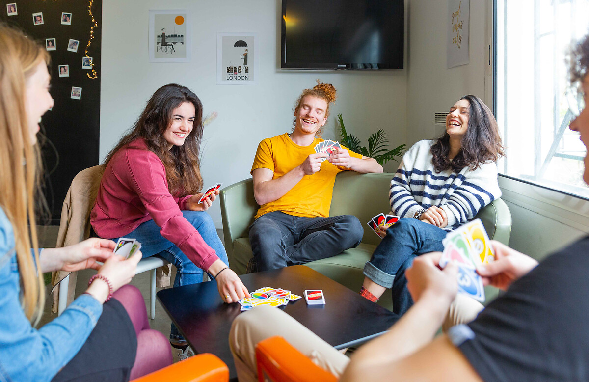 Card game in the lounge of the student residence Talence Centre
