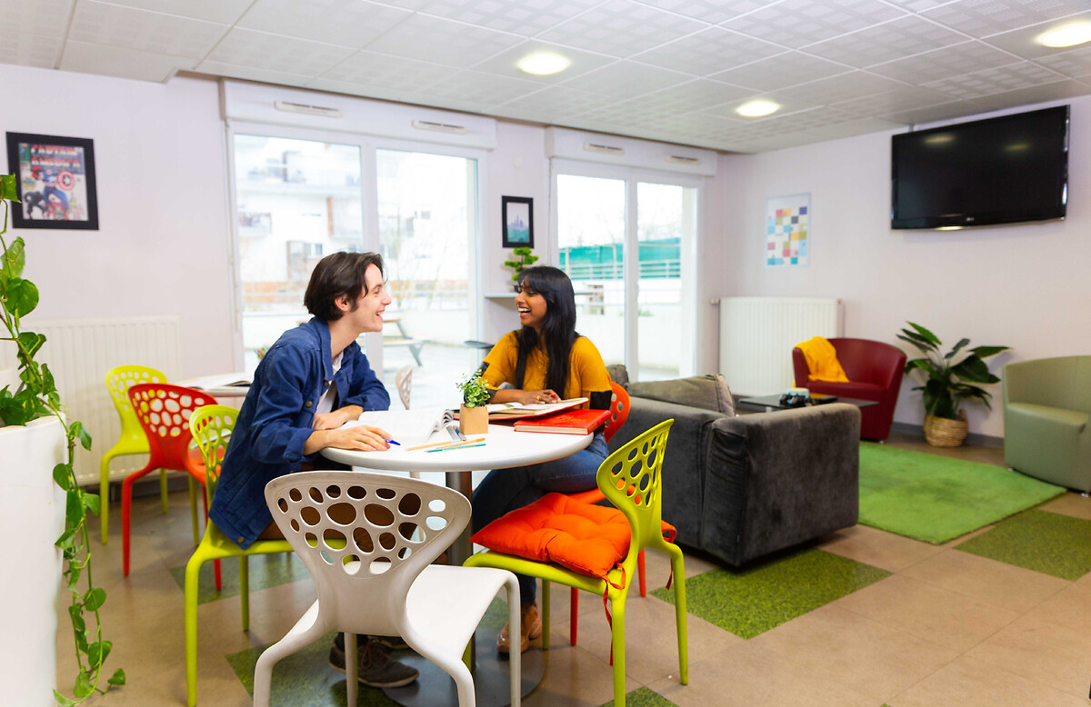 Students and young professionals in the lounge area of the Paris Cite Descartes residence for students and young professionals 