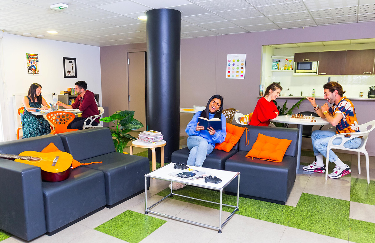 Students in the friendly lounge of the student residence Paris 13 Tolbiac
